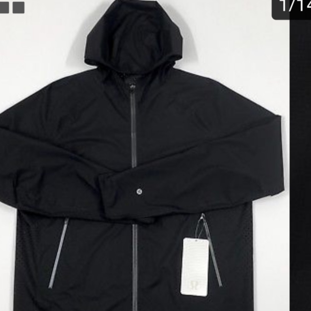 BRAND NEW Lulu lemon lite rain wind breaker
